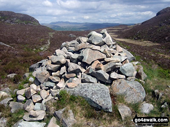 Walk gw159 Rhinog Fawr, Rhinog Fach, Y Llethr and Diffwys from Cwm Nantcol - The large cairn at the top of the Bwlch Drws-Ardudwy pass