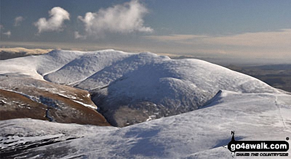 Walk c321 Skiddaw and Lonscale Fell from Millbeck, nr Keswick - Blencathra or Saddleback under a blanket of snow from Skiddaw