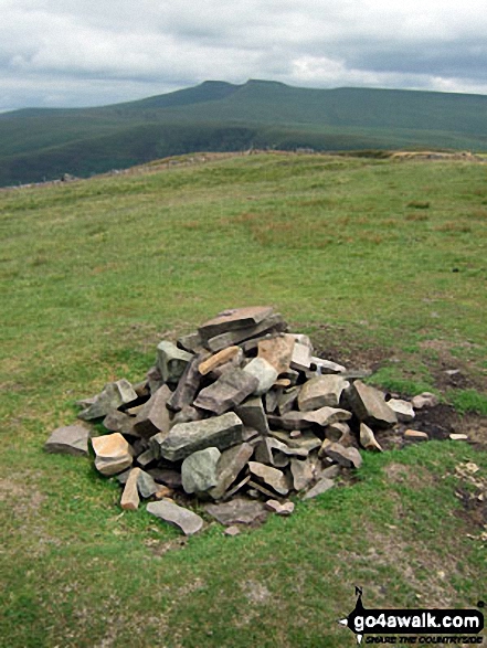 Walk po137 Craig Cerrig-gleisiad, Fan Frynych and Craig Cwm-du from near Libanus - Craig Cerrig-gleisiad summit cairn