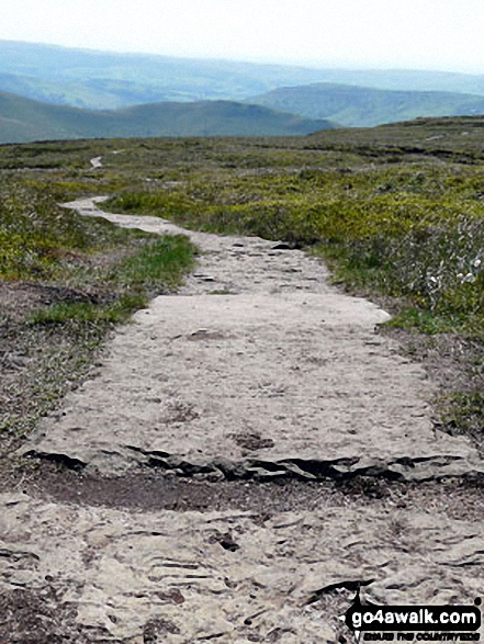 Walk d170 Kinder Downfall and Kinder Low from Bowden Bridge, Hayfield - The Pennine Way on Kinder Low (Kinder Scout)