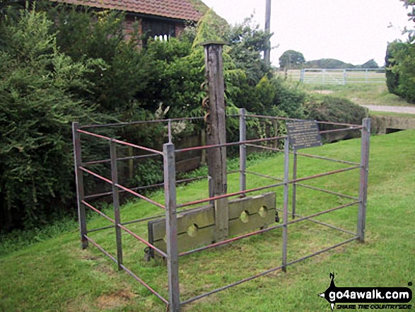 Walk e152 Hatfield Broad Oak from Takeley - Hellman's Cross village stocks