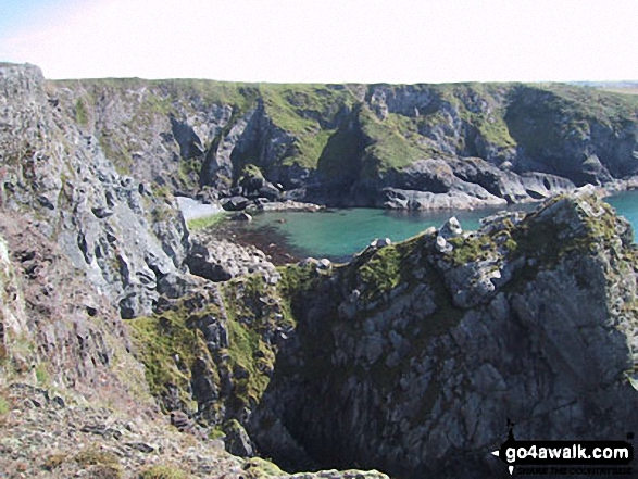 Walk pe101 St Govan's Chapel and Broad Haven from Bosherston - The Pembrokeshire Coast