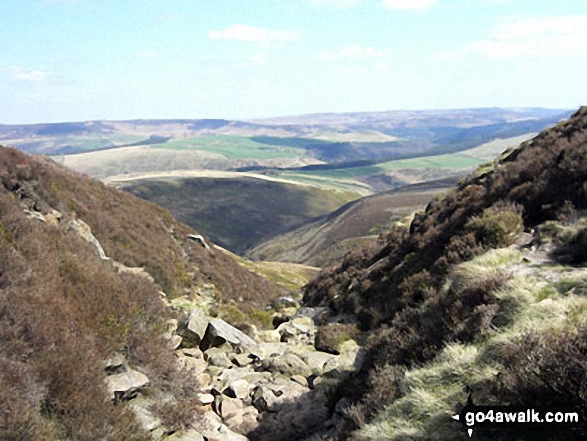 Walk d216 The Vale of Edale from Edale - Looking down Jaggers Clough from The Kinder Plateau (Edale Moor)