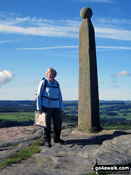 Walk d297 Birchen Edge, Nelson's Monument and Wellington's Monument from Baslow - At Nelson's Monument (Birchen Edge)