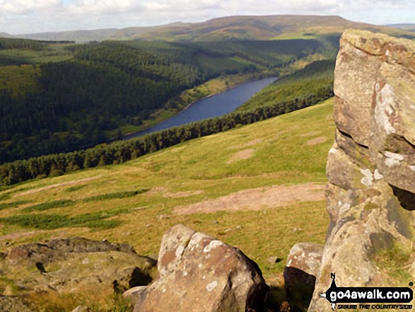 Walk d136 Crook Hill (Ladybower) from Ladybower Reservoir - View from Crook Hill looking down on Ladybower Reservoir