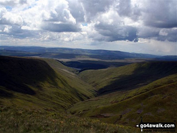 Walk po158 Pen y Fan from The Storey Arms Outdoor Centre - On Craig Gwaun Taf