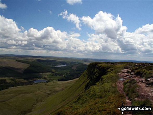 Walk po100 Pen y Fan from Neuadd Reservoir - Descending Pen y Fan