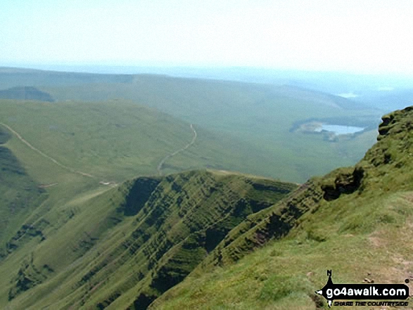 Walk po136 Corn Du and Pen y Fan from Nant Cwm Llwch near Brecon - Cribyn and Neuadd Reservoir from Pen y Fan