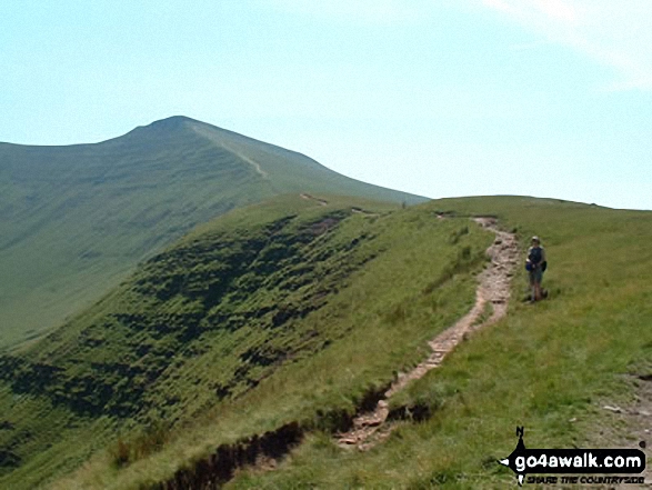 Walk po100 Pen y Fan from Neuadd Reservoir - Approaching Corn Du from Pen y Fan