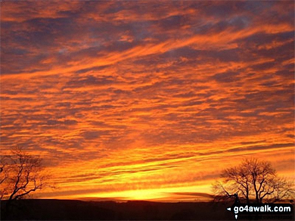 Walk d249 The Monsal Trail, Miller's Dale and Chelmorton from Wye Dale - Sunset from Chelmorton