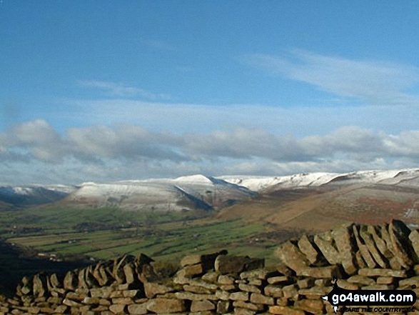 Walk d212 Alport Castles from Fairholmes Car Park, Ladybower Reservoir - Snow on Kinder Scout from Alport Castles