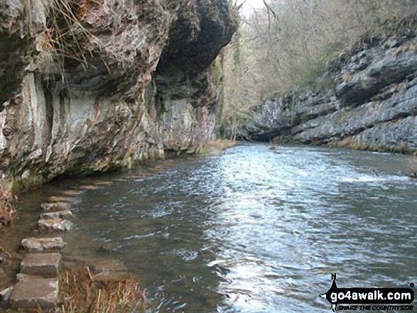 Walk d265 The Monsal Trail and Taddington from Wye Dale - Stepping Stones in Chee Dale