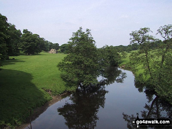 Walk d253 Edensor, Chatsworth Park and Rowsley from Bakewell - The River Derwent in Chatsworth Park