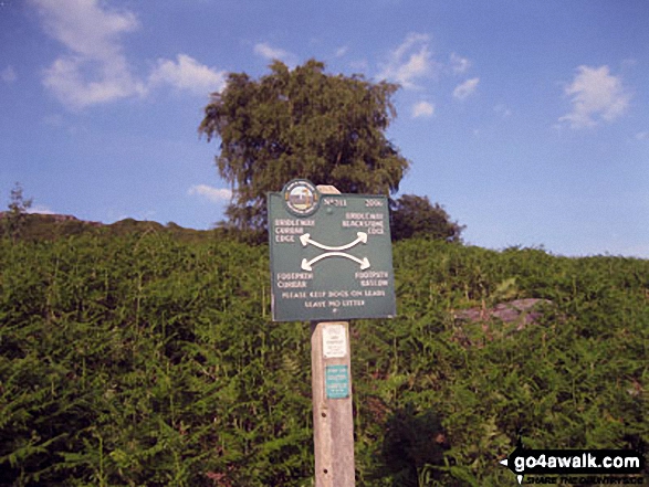 Walk d287 Wellington's Monument, Baslow Edge, Curbar and The Derwent Valley from Baslow - Footpath sign below Baslow Edge