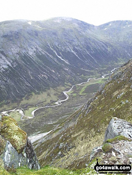 Walk ad104 The Devil's Point and Cairn Toul from Corrour Bothy, Lairig Ghru - Beinn Bhrotain and Glen Geusachan from The Devil's Point