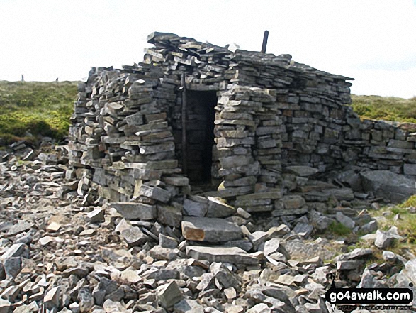 Walk du152 Great Stony Hill and Dead Stones from Burnhope Reservoir - Dead Stones summit shelter