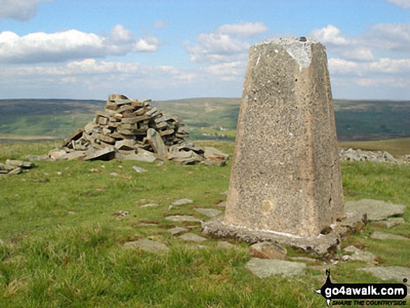 Trig Point and cairn on White Edge (Burnhope Reservoir) 