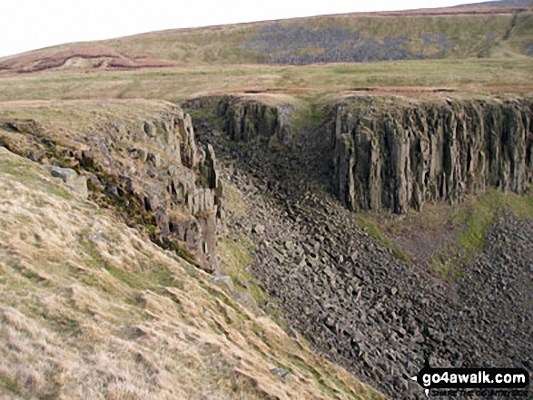 Walk c445 Dufton Pike, Backstone Edge and High Cup Nick from Dufton - The Head of High Cup from The Pennine Way