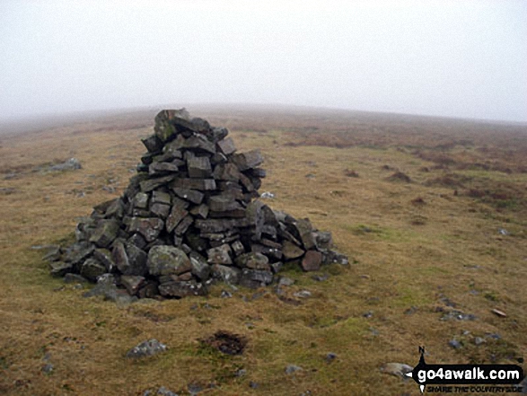 Walk c430 Cuns Fell, Melmerby Fell and Fiend's Fell from Melmerby - Cairn on Melmerby Fell