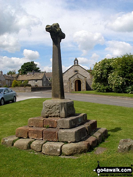 Walk d275 Foolow, Bretton Clough and Sir William Hill from Eyam - Foolow Cross