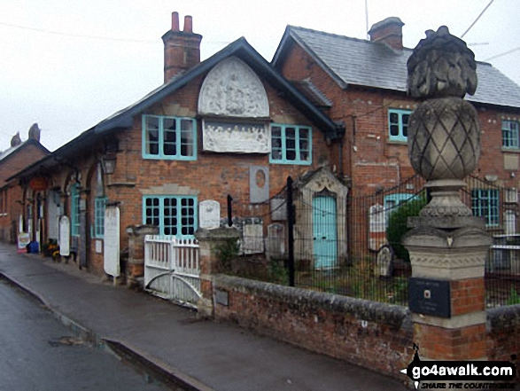 Walk wi132 Crofton and Haw Wood from Great Bedwyn - Great Bedwyn Post Office