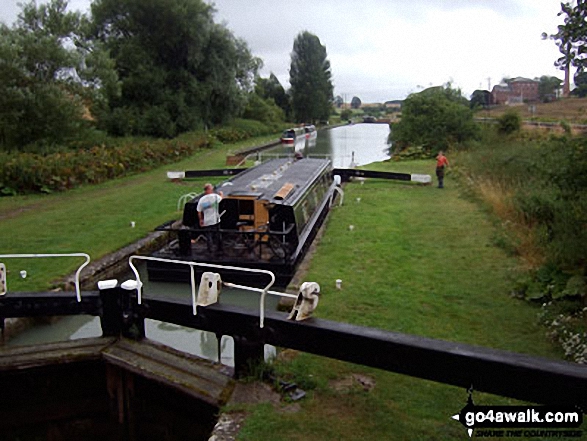 Walk wi132 Crofton and Haw Wood from Great Bedwyn - The Kennet and Avon Canal at Crofton Crossing