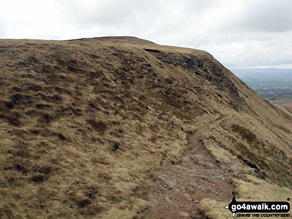 Walk l112 Pendle Hill via Boar Clough from Barley - Approaching the summit of Pendle Hill (Beacon or Big End) from the South