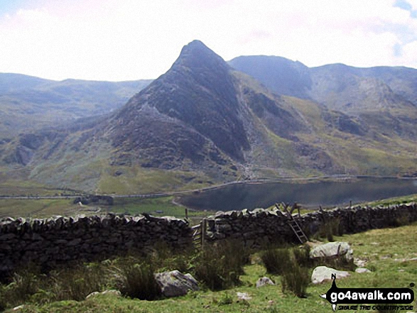 Walk cw202 Pen yr Ole Wen via the South Western Ridge from Ogwen Cottage, Llyn Ogwen - Tryfan from Clogwyn Mawr