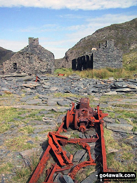 Ruined buildings and machinery in Rhosydd Quarry 