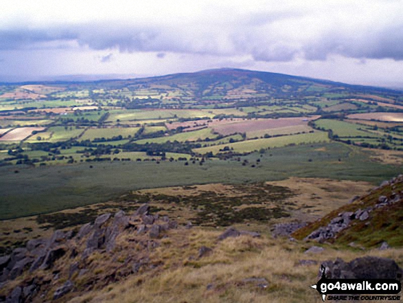 Walk sh115 Titterstone Clee Hill from Dhustone - Brown Clee Hill (Abdon Burf) from the summit of Titterstone Clee Hill