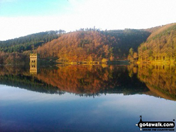 Walk d298 Back Tor and Margery Hill from Fairholmes Car Park, Ladybower Reservoir - Autumn sunshine on Derwent Reservoir