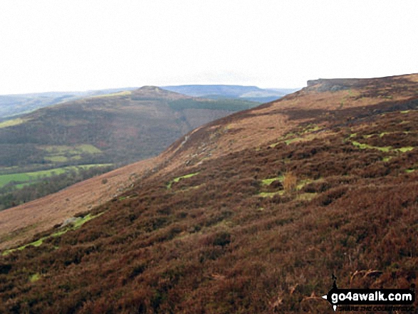 Walk d130 Stanage Edge, High Neb and Bamford Moor from Hathersage - Winhill Pike (Win Hill) and Bamford Edge from the lower slopes of Bamford Moor