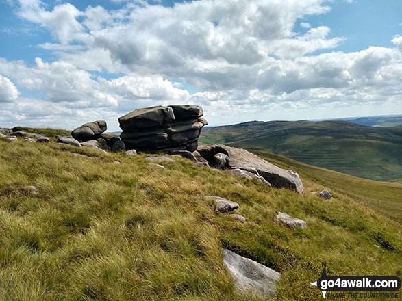 Walk d298 Back Tor and Margery Hill from Fairholmes Car Park, Ladybower Reservoir - Rocks on Featherbed Moss (Howden Edge) with Lost Lad and Back Tor (Derwent Edge) in the background