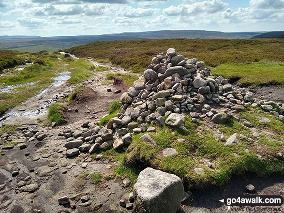 Cairn on the Cut Gate Path near Margery Hill