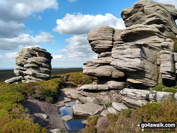 Walk d298 Back Tor and Margery Hill from Fairholmes Car Park, Ladybower Reservoir - Wind sculptured rocks at Crow Stones