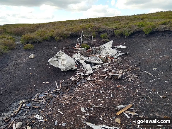 Walk sy119 Horse Stone and Outer Edge from The Flouch - Wreckage of the crashed Airspeed Consul TF-RPM aircraft on Crow Stones Edge