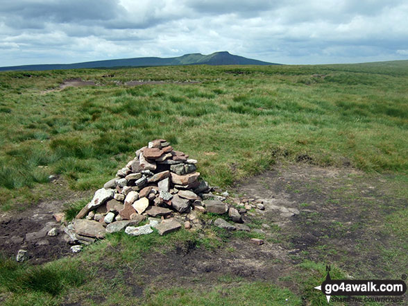 The cairn on the summit of Waun Rydd with Corn Du and Pen y Fan in the distance 