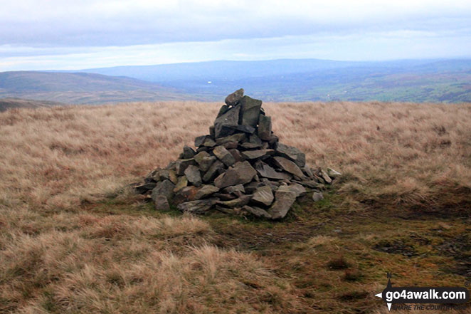 Walk c331 Uldale Head (Howgills), Carlingill Spout, Fell Head (Howgills) and Lingshaw from Carlingill Bridge - Large cairn 350m WSW of Fell Head (Howgills) summit