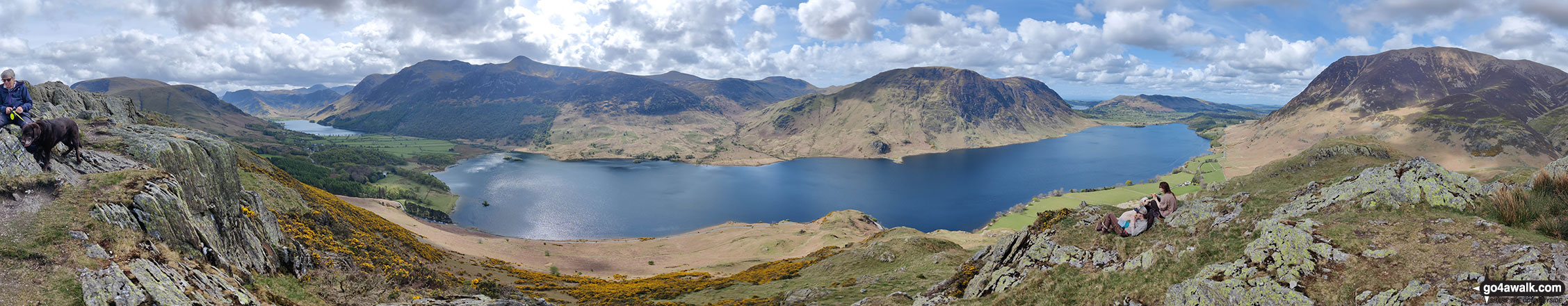Walk c256 Grasmoor Ridge and Whiteless Pike from Lanthwaite Green - Panorama from Rannerdale Knotts featuring the Haystacks, Buttermere Fells, Starling Dodd and Melbreak across Crummock Water