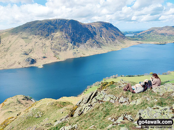 Walk c256 Grasmoor Ridge and Whiteless Pike from Lanthwaite Green - Melbreak (South Top), Melbreak itself and Crummock Water from Rannerdale Knotts