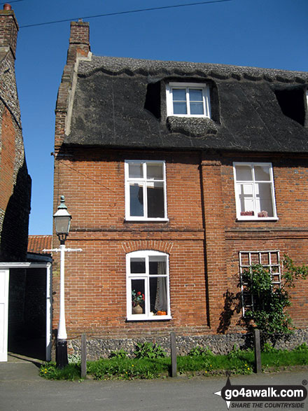 Walk nf127 Mucklefield Plantation from Worstead - Thatched cottages in Worstead