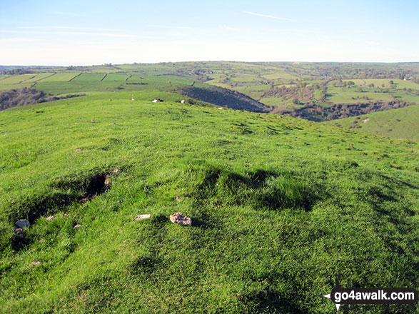 Walk s232 Dale Bottom, Wetton Hill and Ecton Hill from Alstonefield - The grassy summit of Wetton Hill