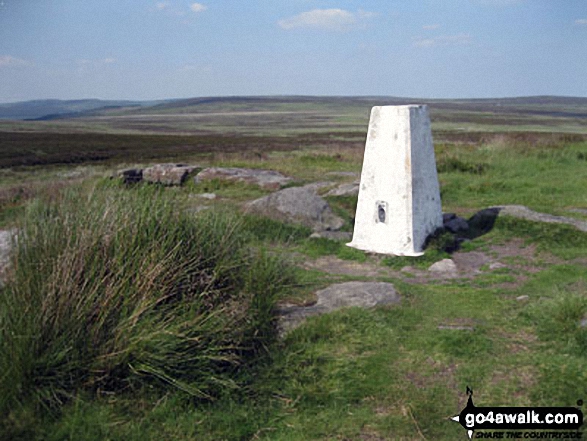 Walk d303 White Edge (Big Moor), Curbar Edge and Froggatt Edge from Longshaw Country Park - White Edge (Big Moor) (South East Top) summit trig point