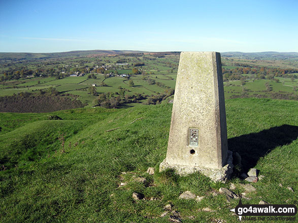 Walk s232 Dale Bottom, Wetton Hill and Ecton Hill from Alstonefield - Ecton Hill summit trig point