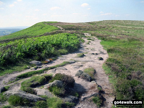 Walk d303 White Edge (Big Moor), Curbar Edge and Froggatt Edge from Longshaw Country Park - The path along the top of White Edge (Big Moor)