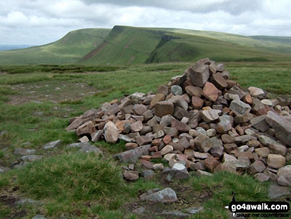 Walk po179 Black Mountain/Y Mynydd Du - Picws Du (Bannau Sir Gaer) and Waun Lefrith (Bannau Sir Gaer) from nr Llanddeusant - Picws Du (Bannau Sir Gaer) from Waun Lefrith (Bannau Sir Gaer) summit cairn