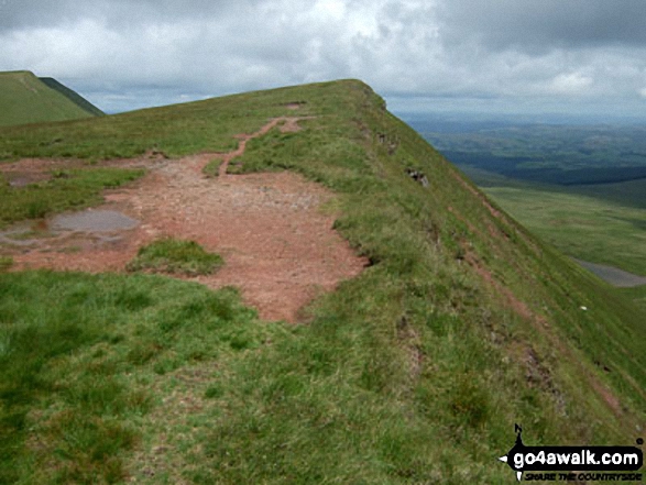 Walk po114 Black Mountain/Y Mynydd Du - Fan Hir, Fan Brycheiniog, Picws Du (Bannau Sir Gaer) and Waun Lefrith (Bannau Sir Gaer) from nr Llanddeusant - Fan Hir summit