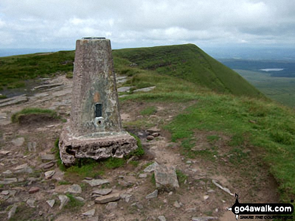 Walk po114 Black Mountain/Y Mynydd Du - Fan Hir, Fan Brycheiniog, Picws Du (Bannau Sir Gaer) and Waun Lefrith (Bannau Sir Gaer) from nr Llanddeusant - Fan Brycheiniog summit trig point