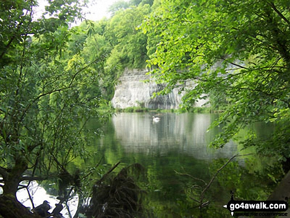 Walk d196 Water-cum-Jolly Dale, Cressbrook Dale and Monks Dale from Miller's Dale - Water-cum-Jolly Dale