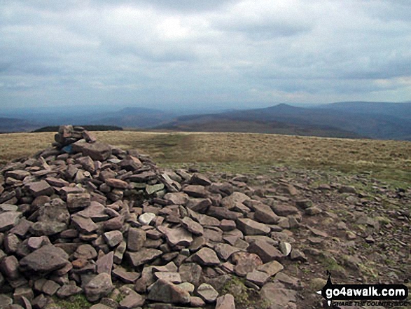 Walk po129 The Grwyne Fechan Round - Pen y Gadair Fawr summit cairn